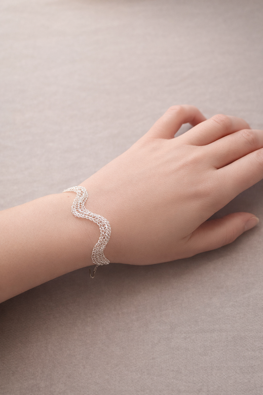 The lace bracelet wavy