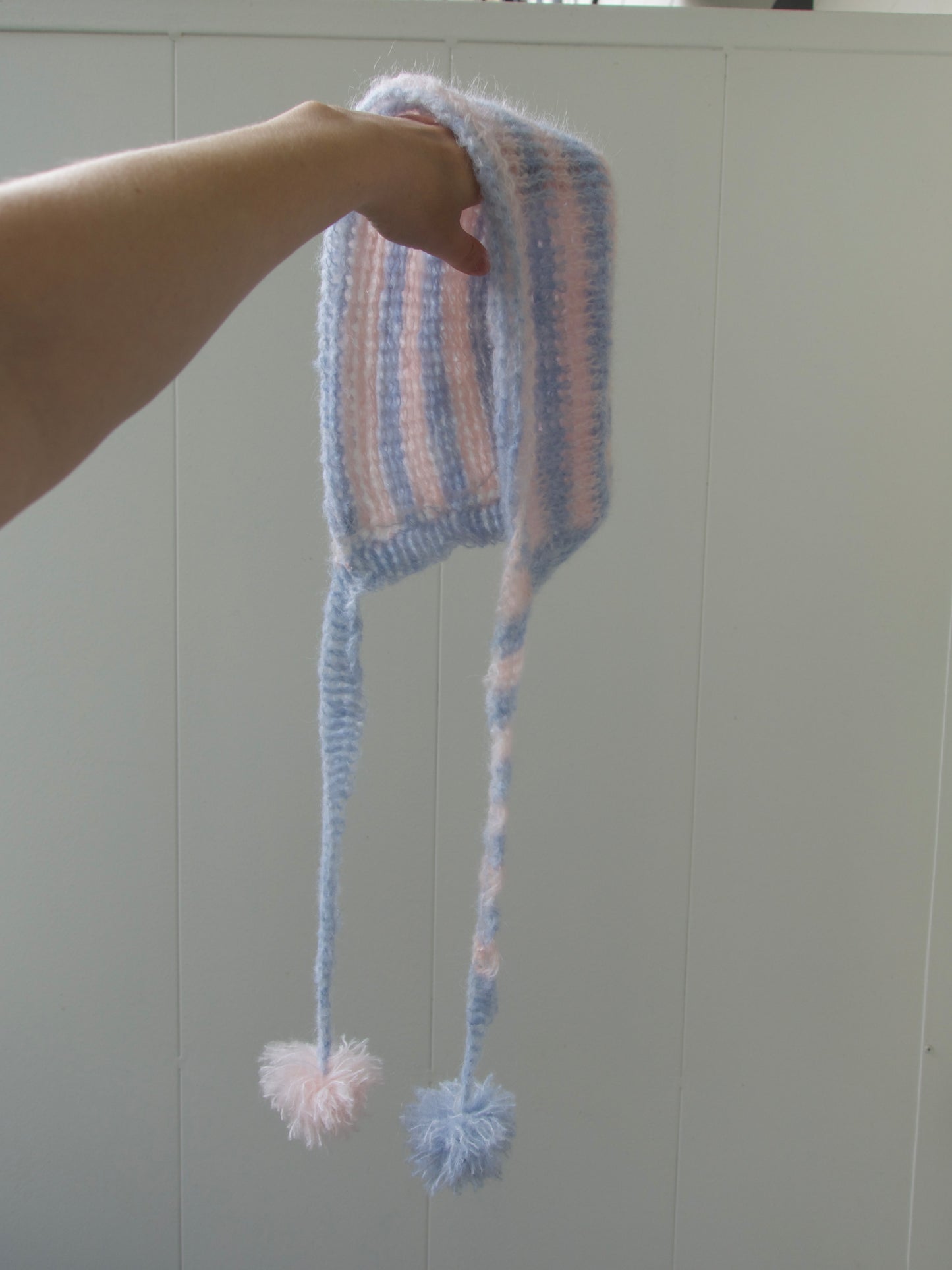The blue-pink bonnet with different closure type