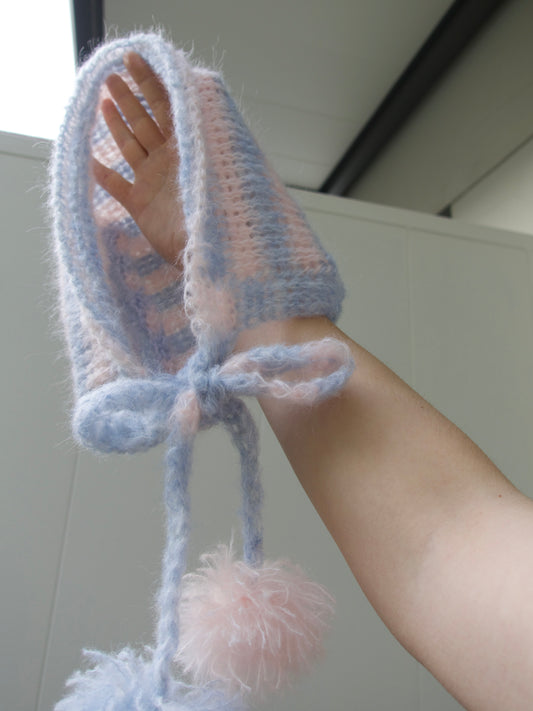 The blue-pink bonnet with different closure type