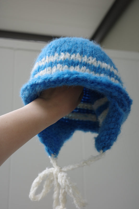 ”The brave girls“ hat blue with ears