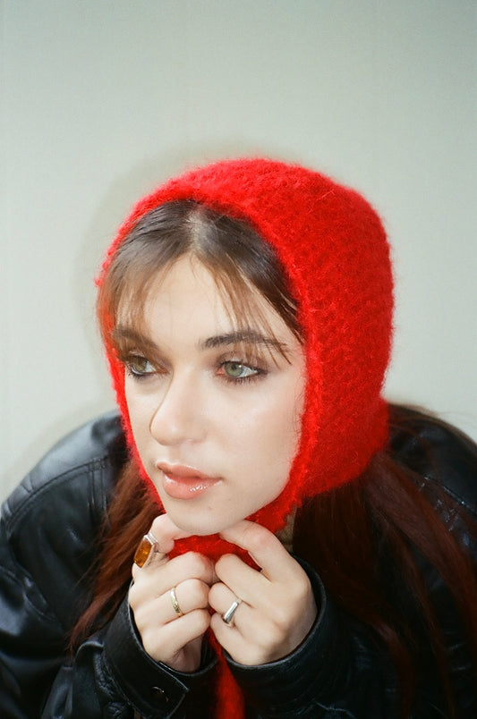 True Red bonnet with strings