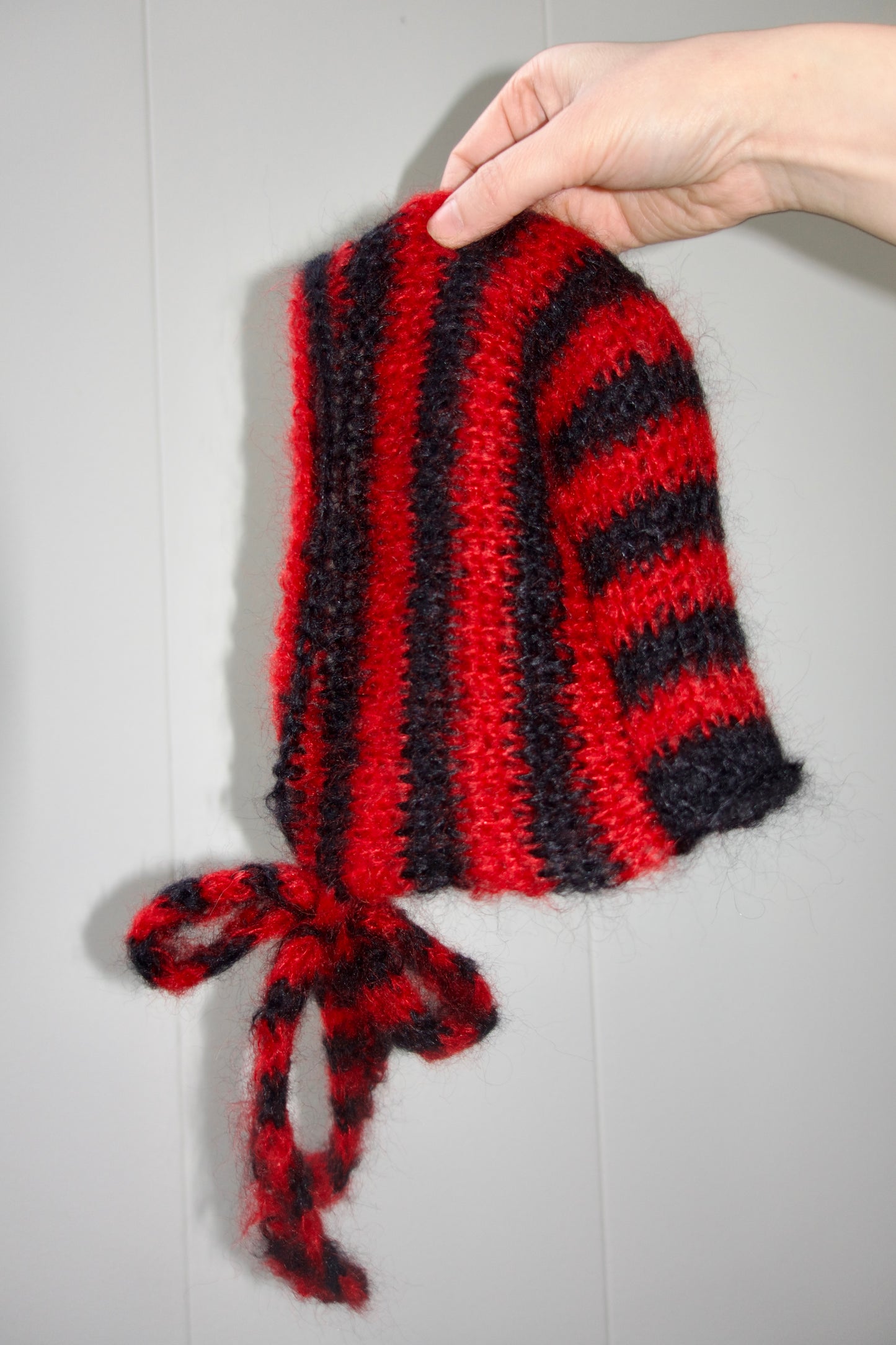 Black and Red striped bonnet