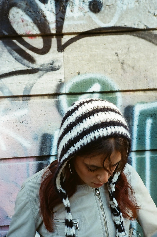 Black and white bonnet