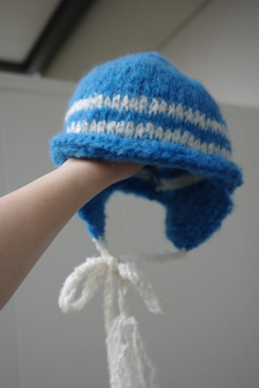 ”The brave girls“ hat blue with ears