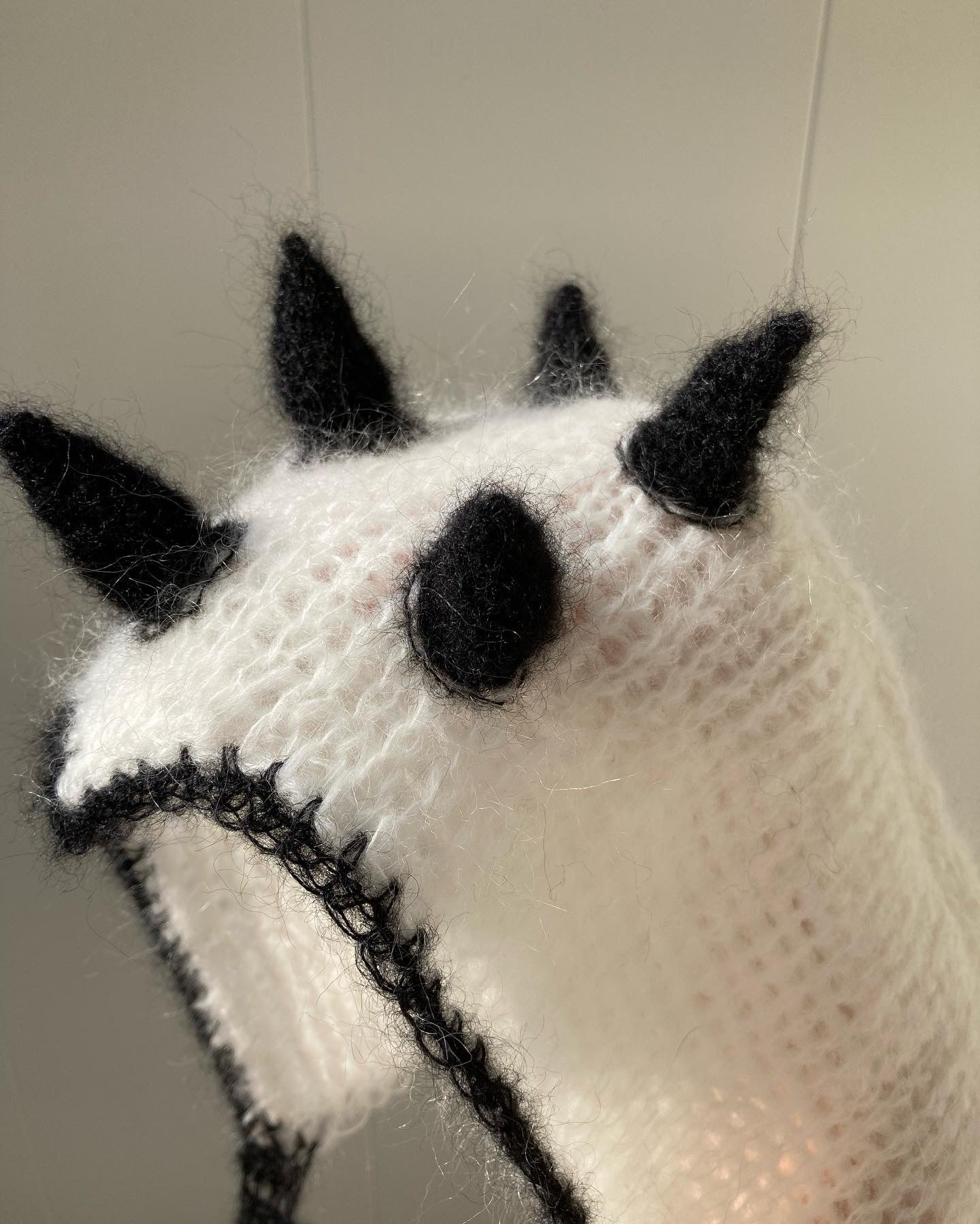 Black and white bonnet with the spikes.